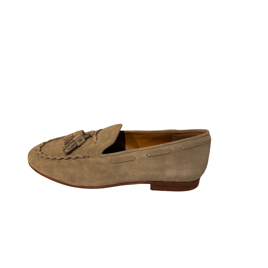 Pickle sage suede by Pedro Miralles