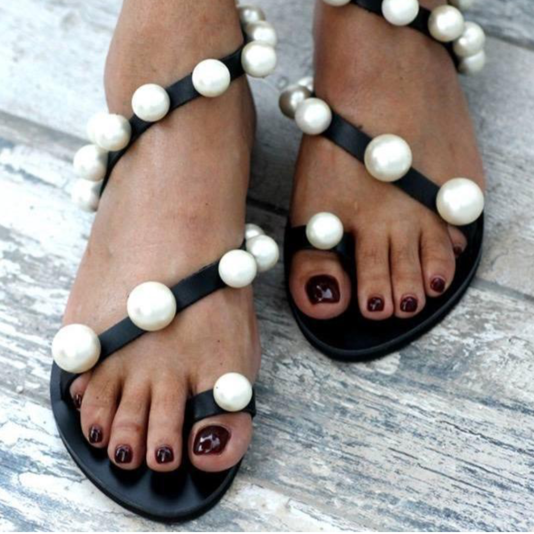 Chantilly Black Elina Linardaki